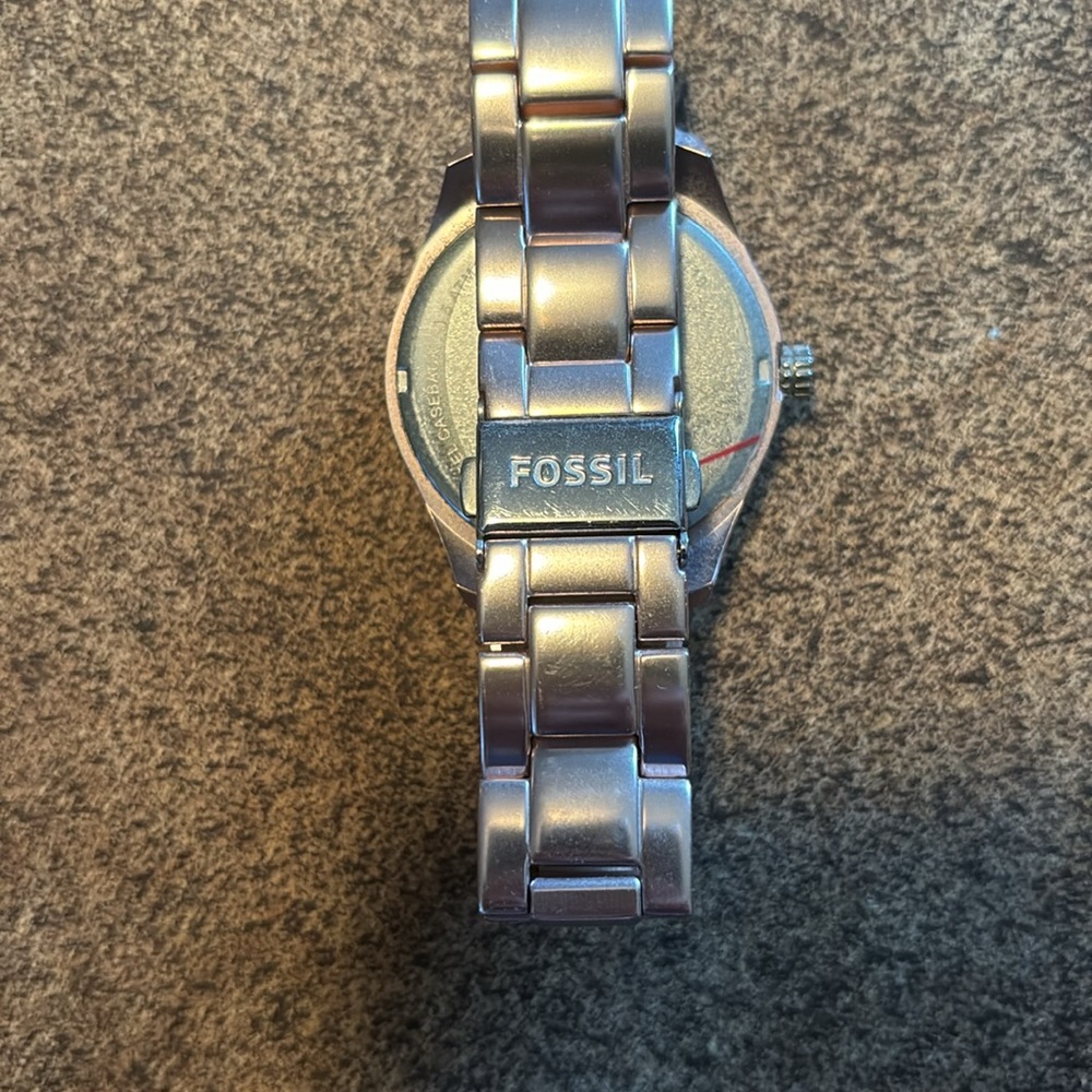 Women’s Fossil watch - Picture 3 of 3
